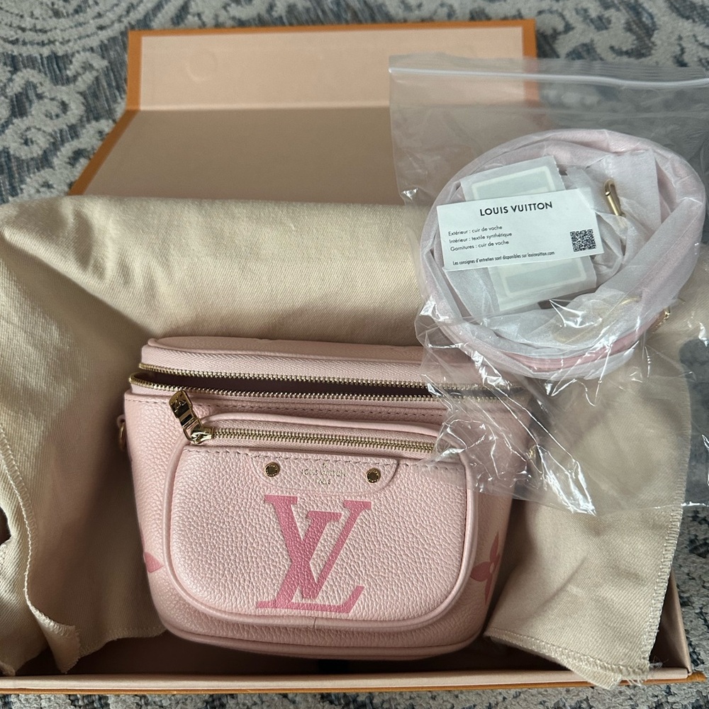 Louis Vuitton mini bumbag 💗 - Picture 6 of 6